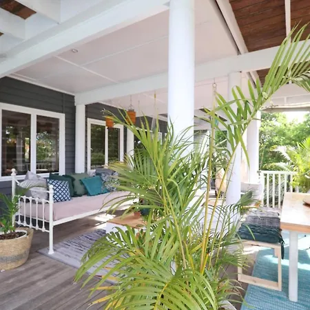 Lush Spacious Family Home Between Beach & Town Knysna Exterior photo