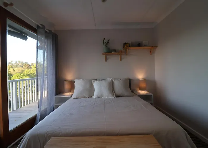 Lush Spacious Family Home Between Beach & Town