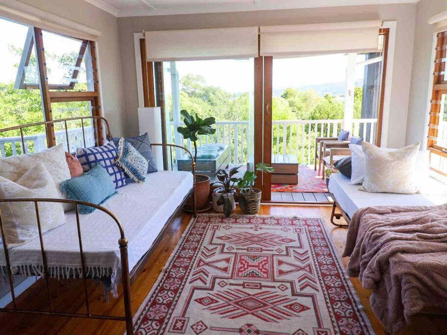 Lush Spacious Family Between & Town Holiday home