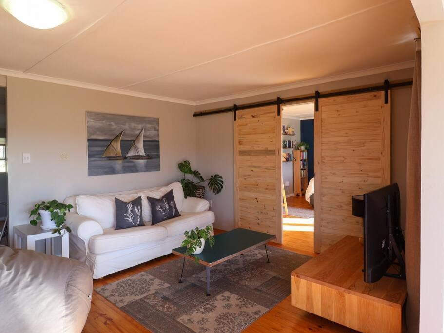 Lush Spacious Family Between & Town * Knysna